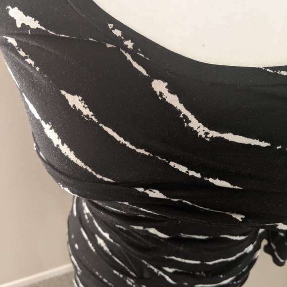 Nicole Miller Small Black w/ White details bodycon - Picture 10 of 10